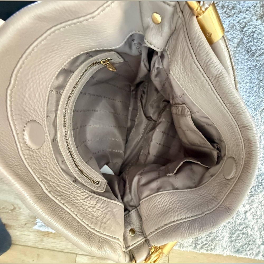 Like New Marc by Marc Jacobs Leather Classic Q Hillier Hobo Bag w Crossbody - Picture 7 of 11
